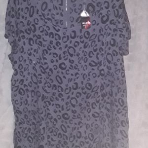 Gray and black cheetah print shirt